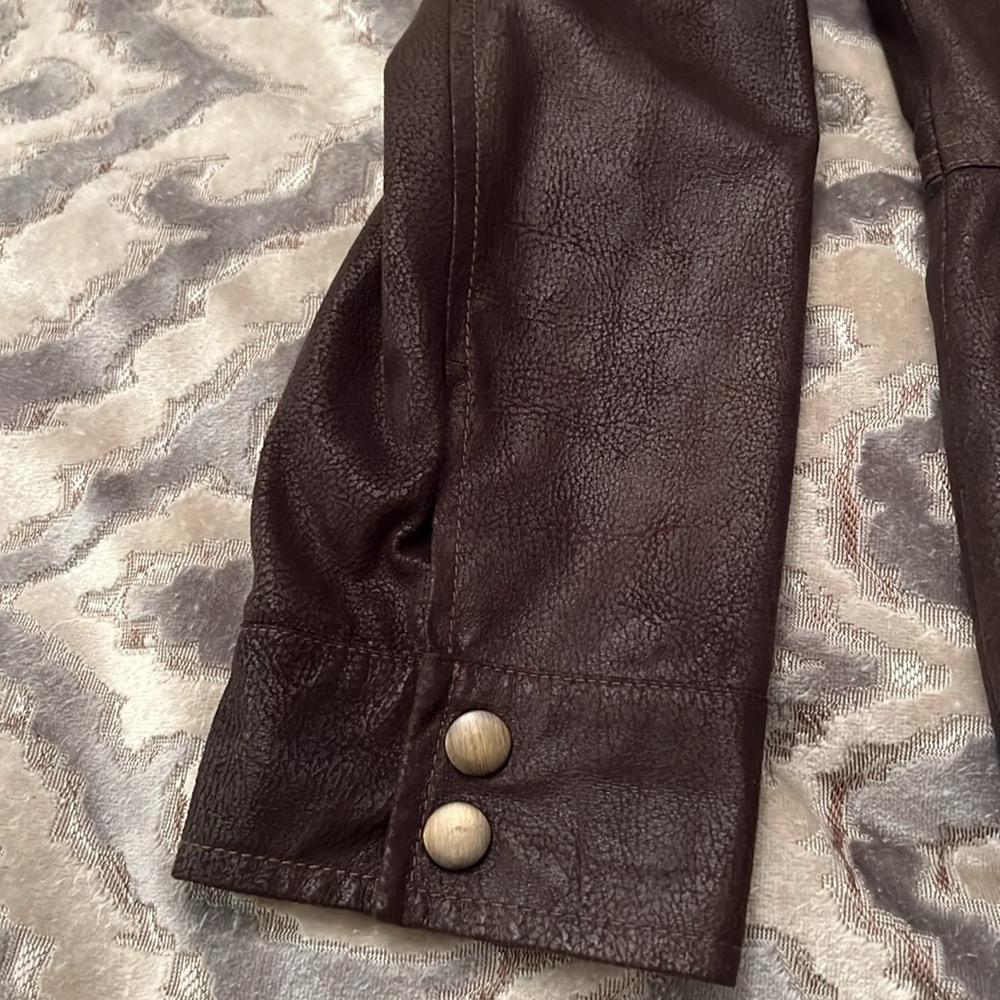 Faux jacket. - Picture 5 of 9